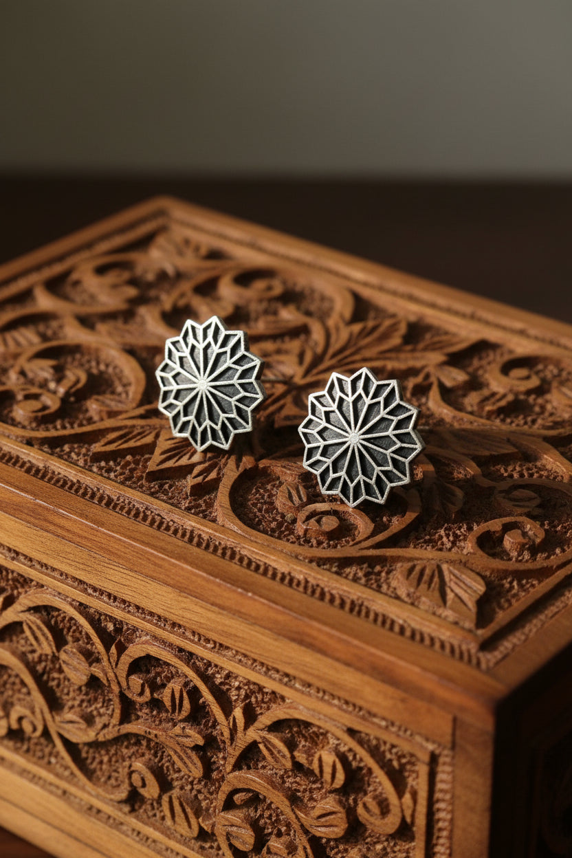 Minimalistic Oxidised Stud