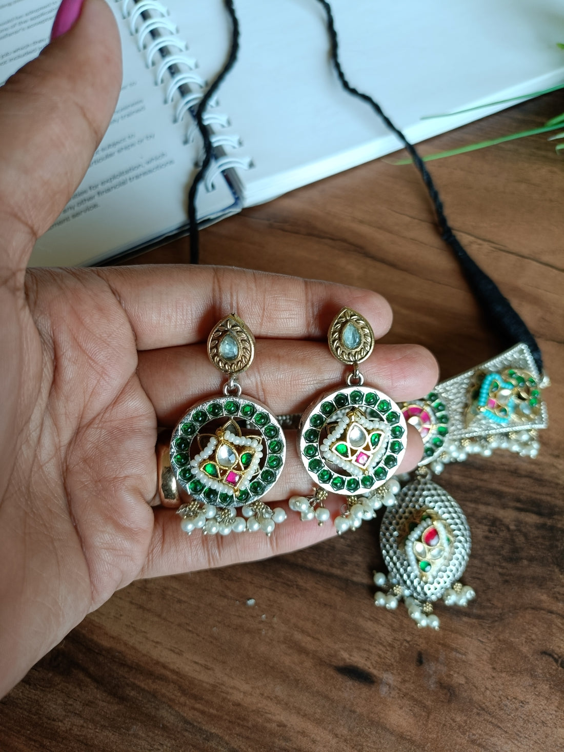 Eiksha Panchi Kundan Choker