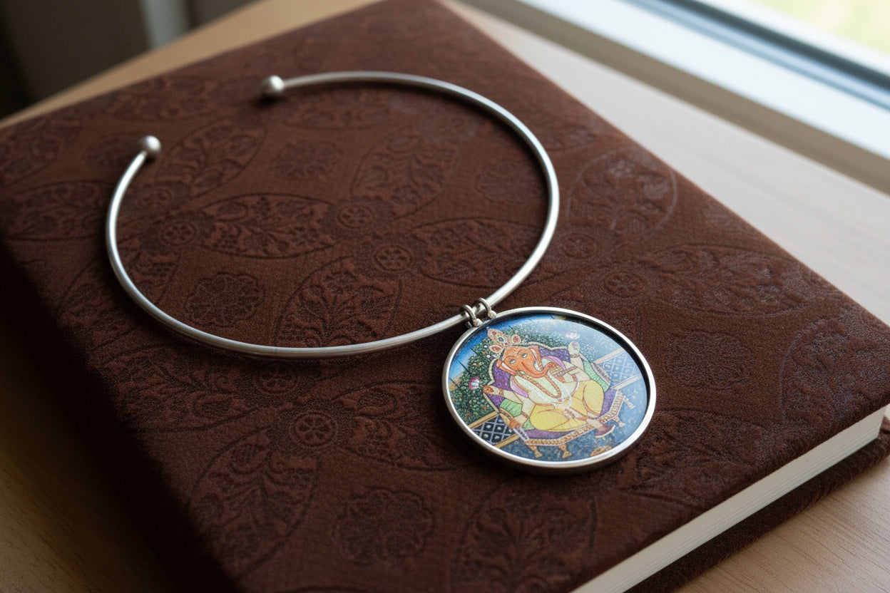 silver handpainted hasli