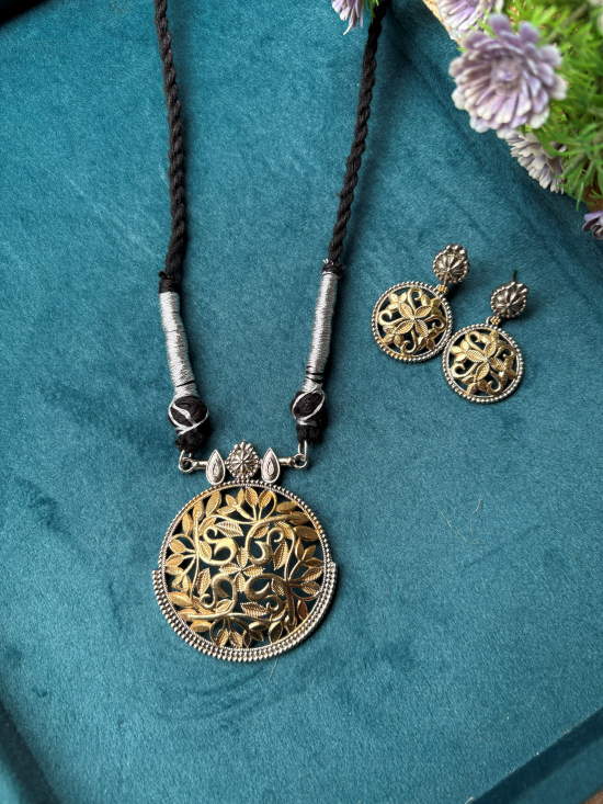 Dual Tone Thread Necklace Set