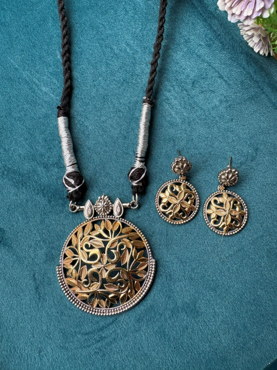 Dual Tone Thread Necklace Set