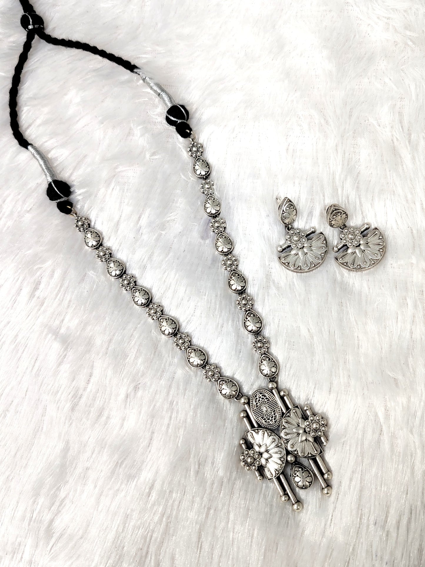 Vastika Necklace Set