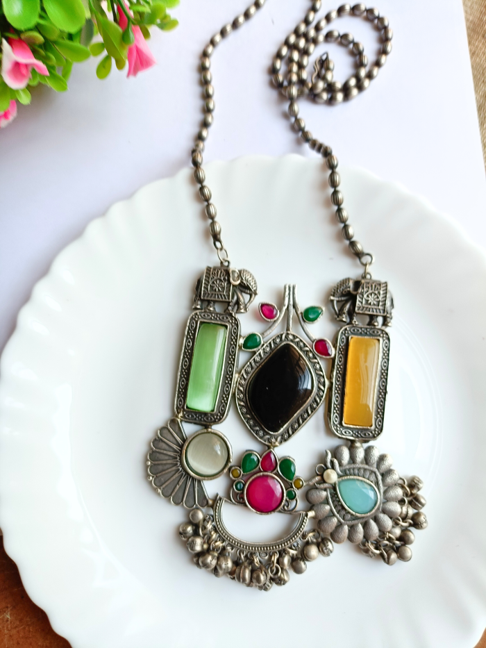 Statement Raha Pendant