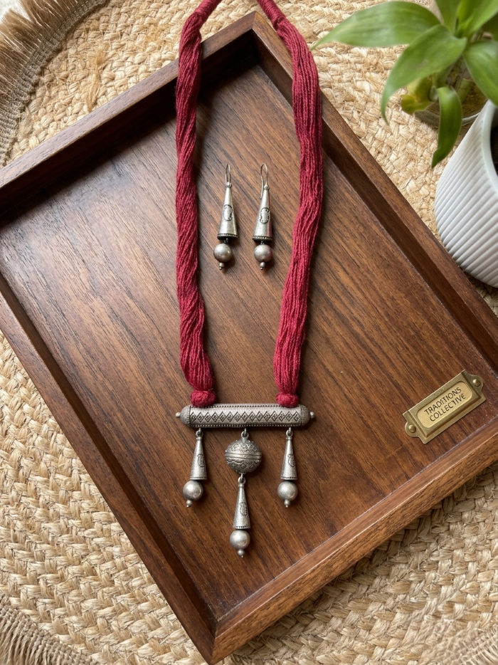 thread necklace
