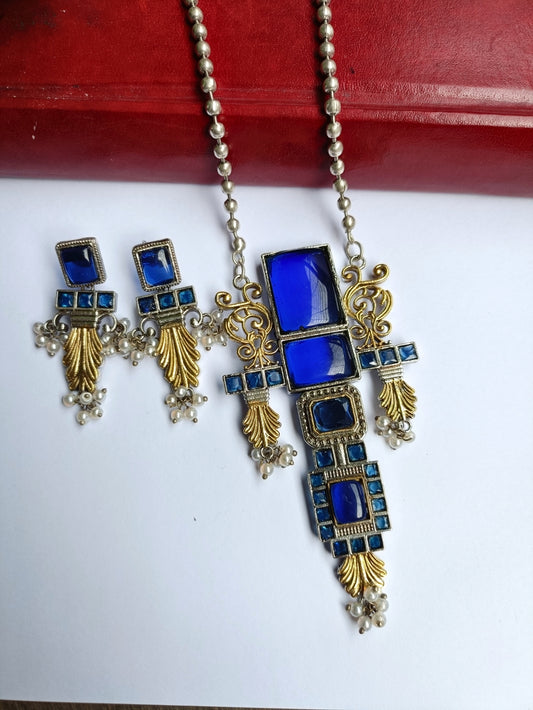 Shrina Dual Tone Pendant Set