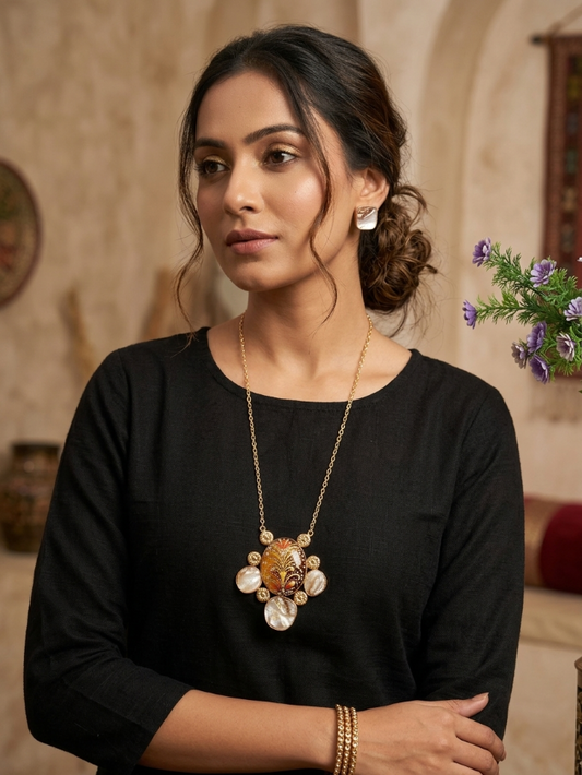 Baruq Pearl Tanjore Pendant Set