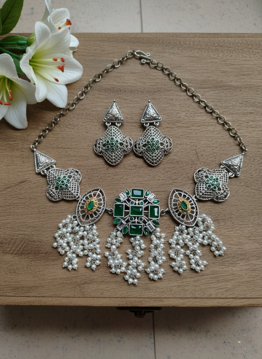 Dual-tone choker necklace