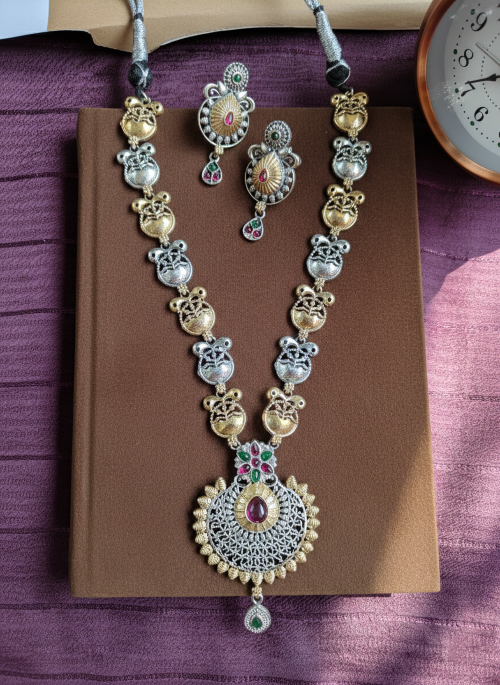 Dual tone necklace set