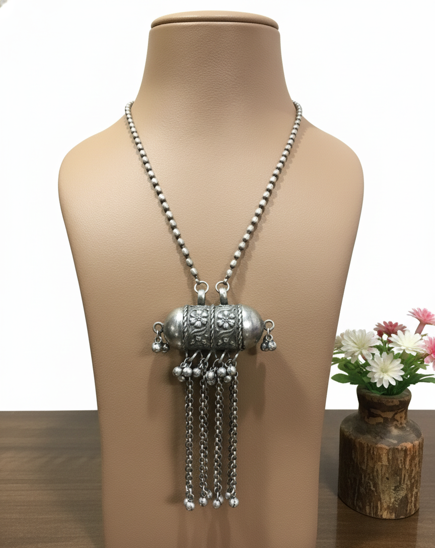 Unniya Statement Oxidised Pendant