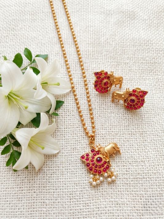 Gold Nandi Pendant Set