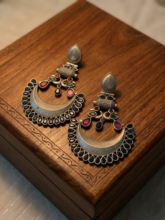 Lily Dangler Earrings