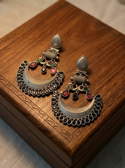 Lily Dangler Earrings