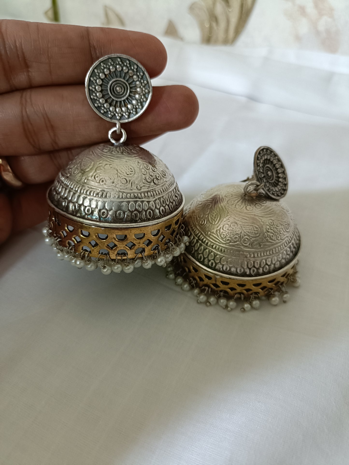 Nirnayi Dual Tone Jhumka