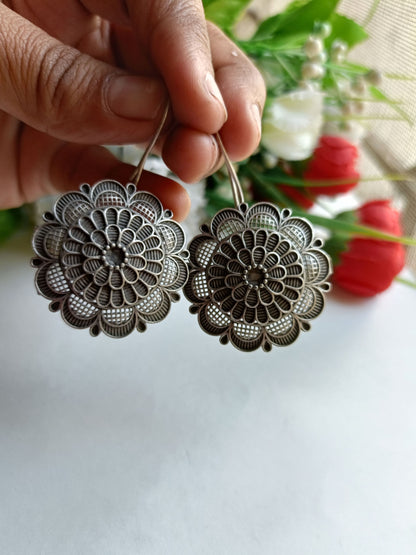 Aamini Hook Earrings