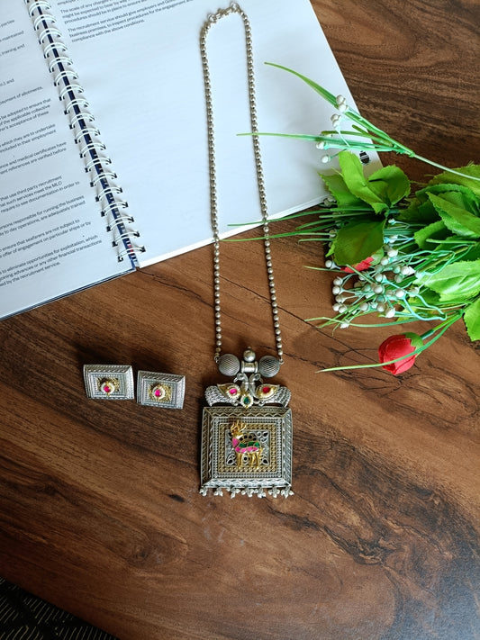 Yashika Panchi Kundan Pendant Set