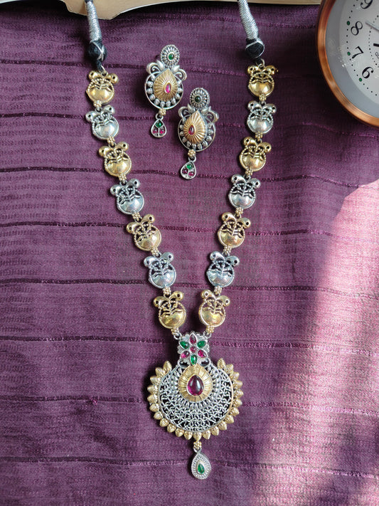 Rivitika Dual Tone Pendant Set