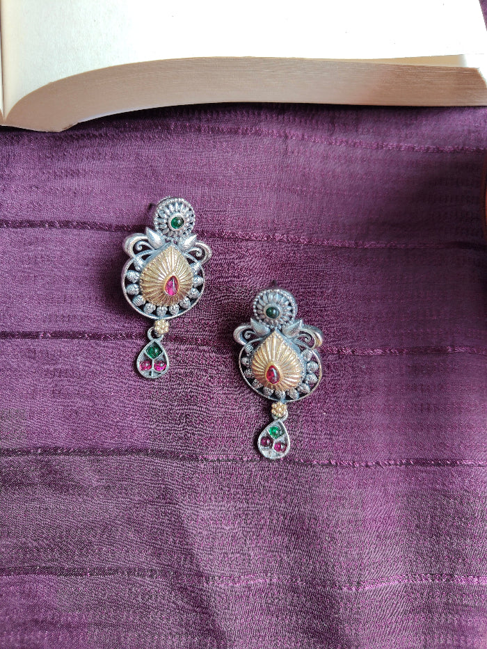 Rivitika Dual Tone Pendant Set