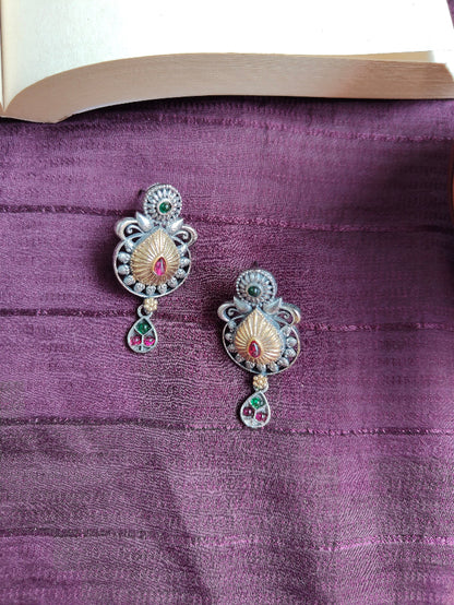 Rivitika Dual Tone Pendant Set