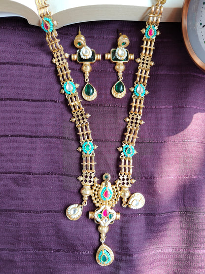 Padmika Royal Kundan Long Haar Set