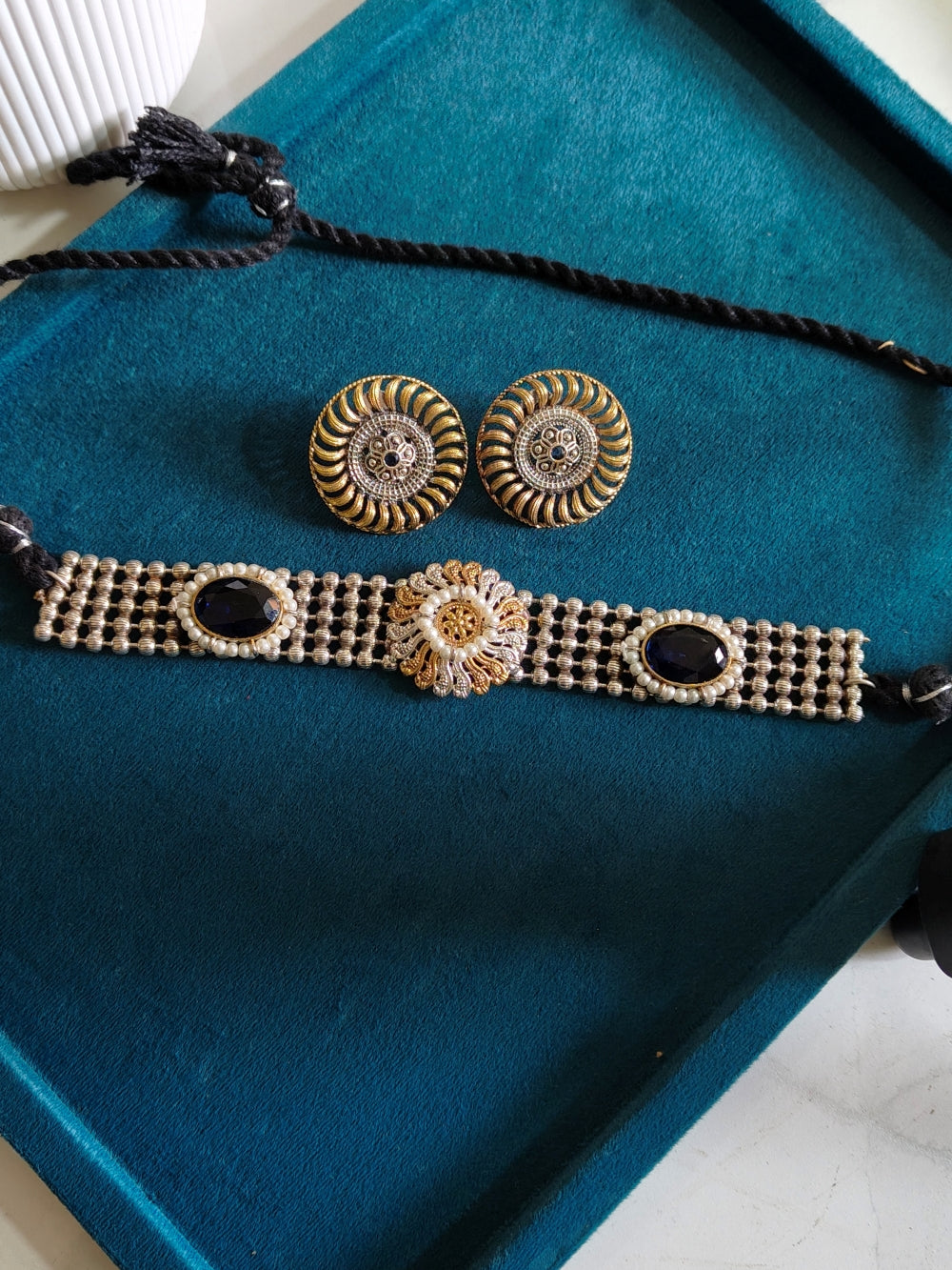 Dual tone necklace set