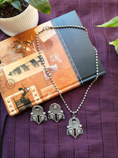 Aabha Pendant Set
