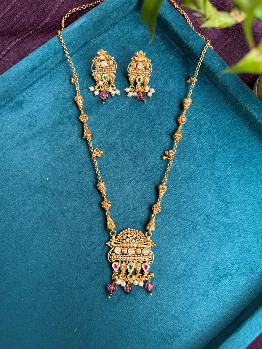 Kundan Rajwadi Pendant Set