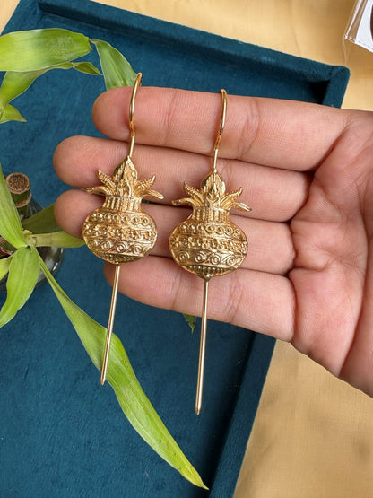 Kalash Needle Earcuff