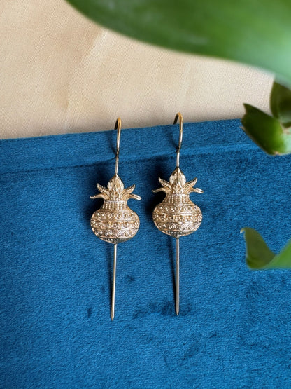 Kalash Needle Earcuff