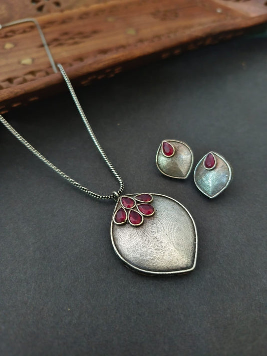 Shree Ruby Pendant Set