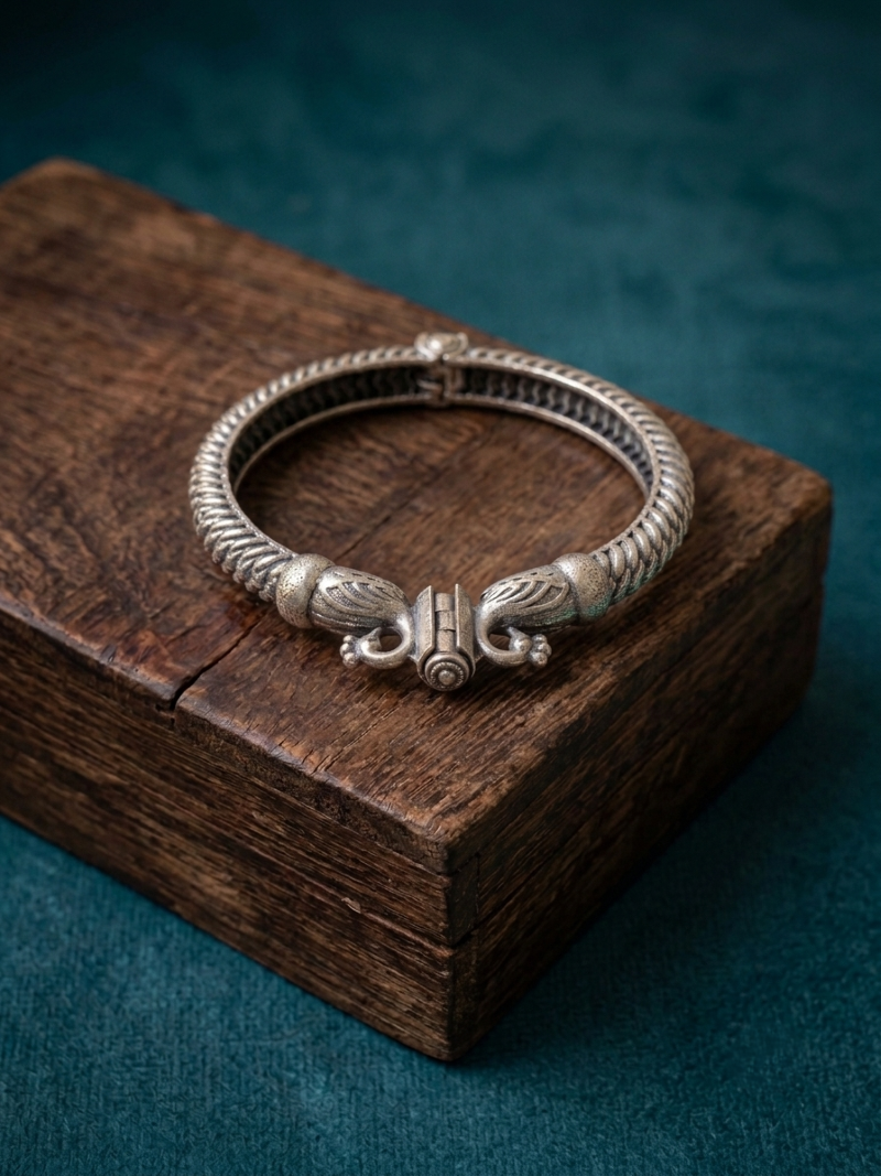 Oxidised kada