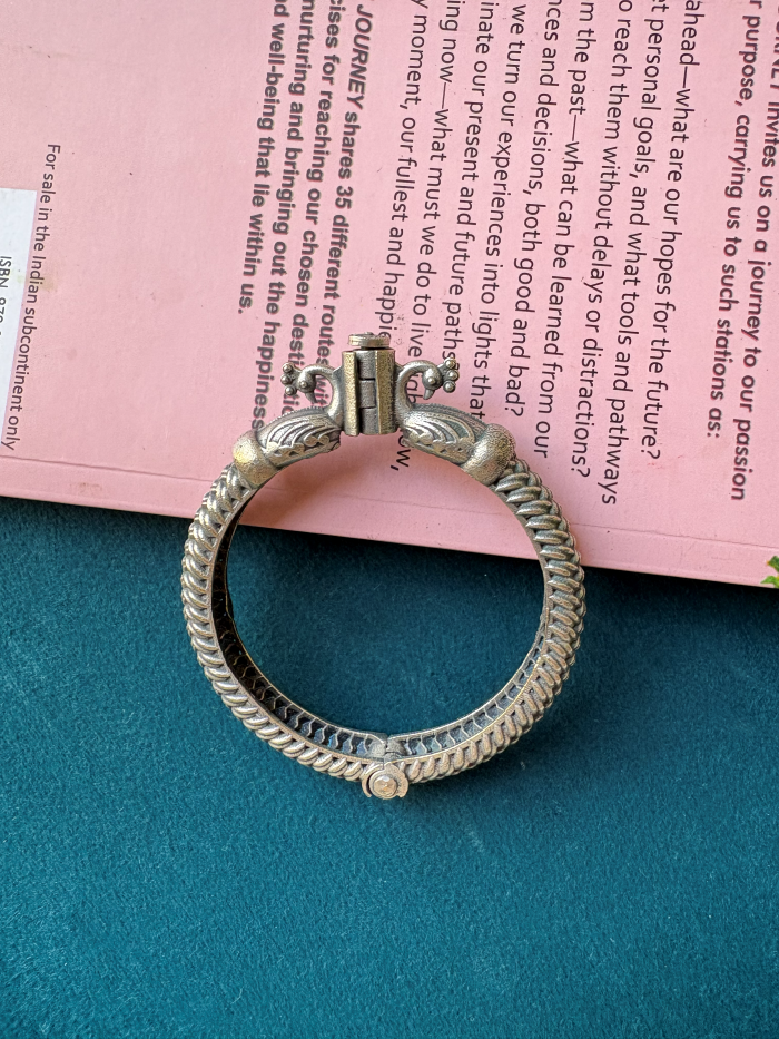 Oxidised kada