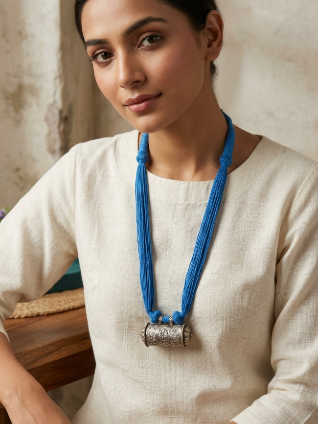 Tabiz Thread Necklace