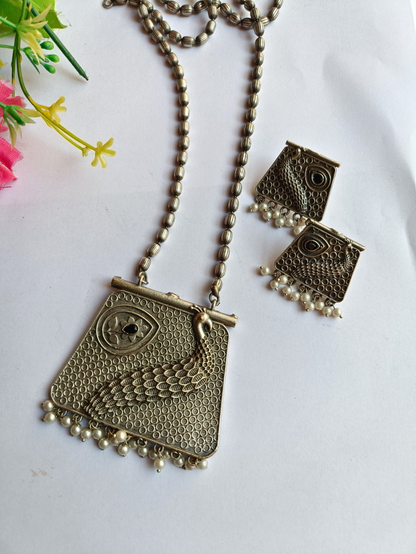 Chitrani Pendant Set
