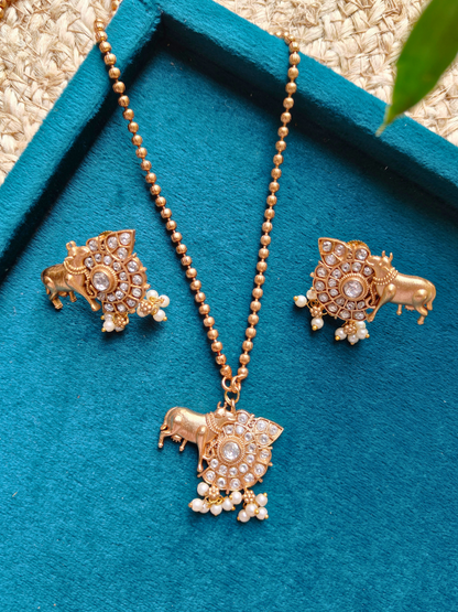 Gold Nandi Pendant Set