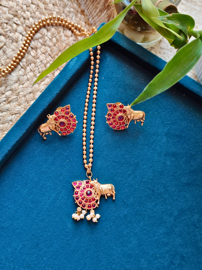 Gold Nandi Pendant Set