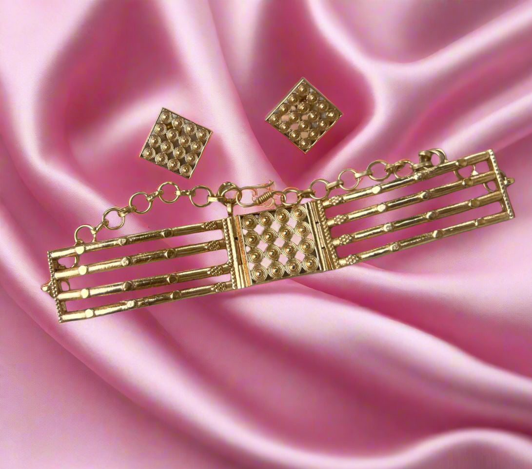 gold tone necklace