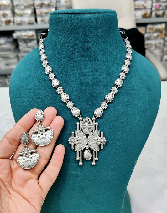 Vastika Necklace Set