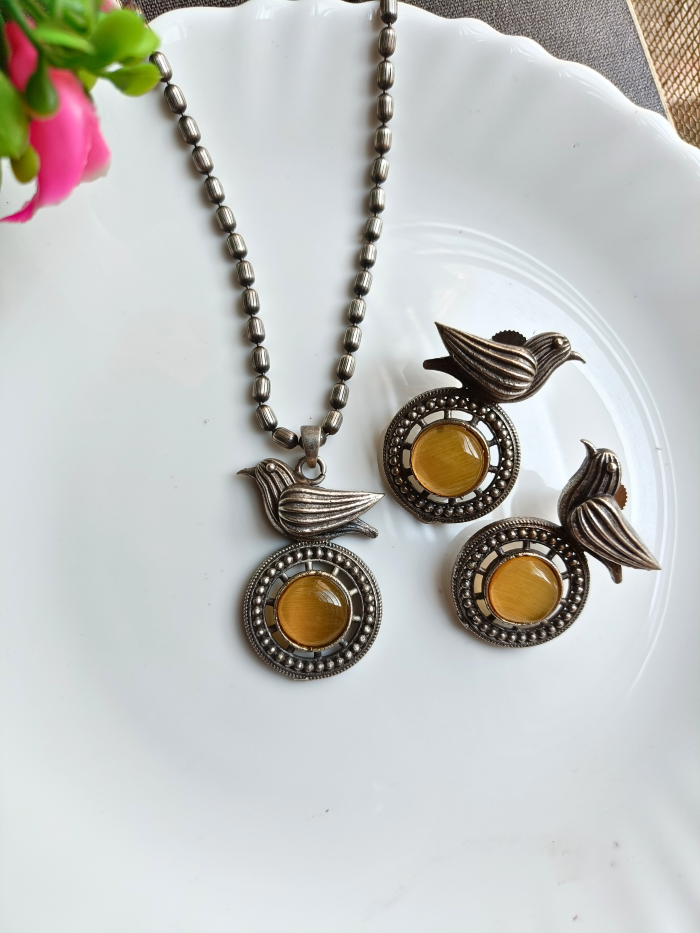 Athira Bird Pendant Set