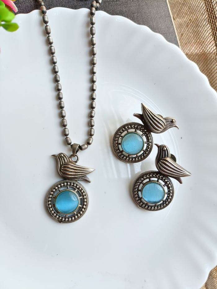 Athira Bird Pendant Set