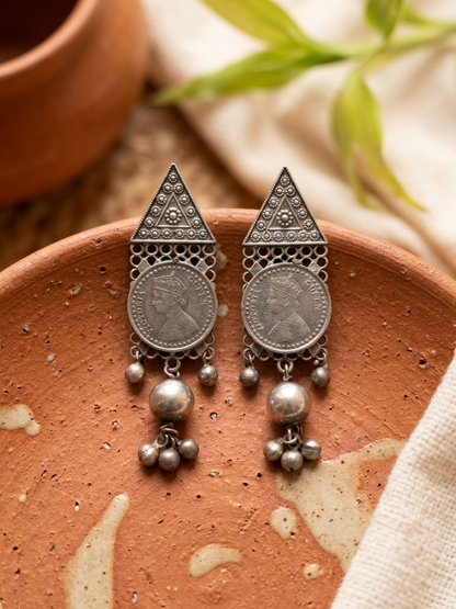 Nitya Dangler Earring