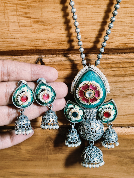 Veeksha Panchi Kundan Pendant Set