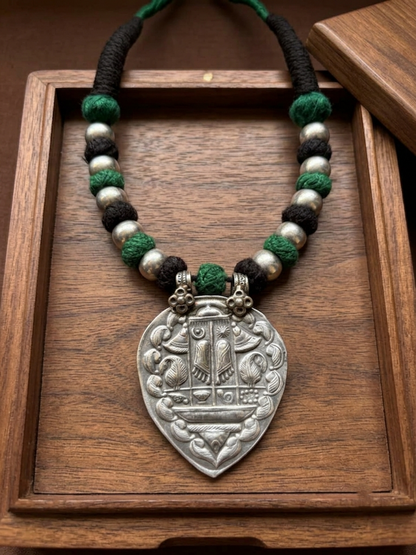 Green-Black Designer Thread Necklace