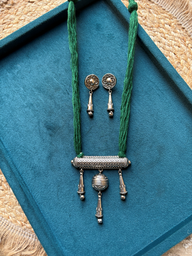 Viha Thread Pendant Set