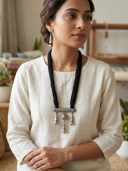 thread necklace