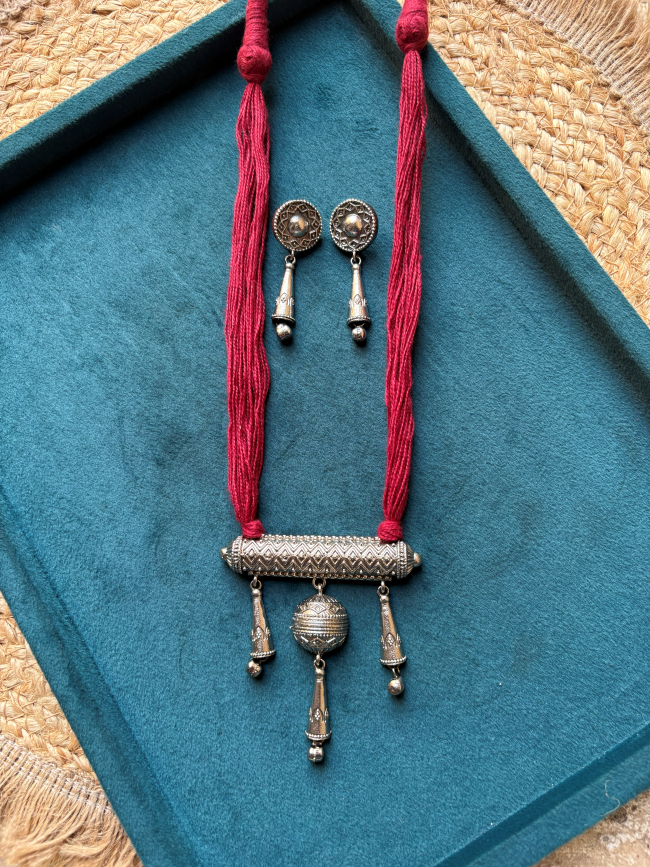 Viha Thread Pendant Set