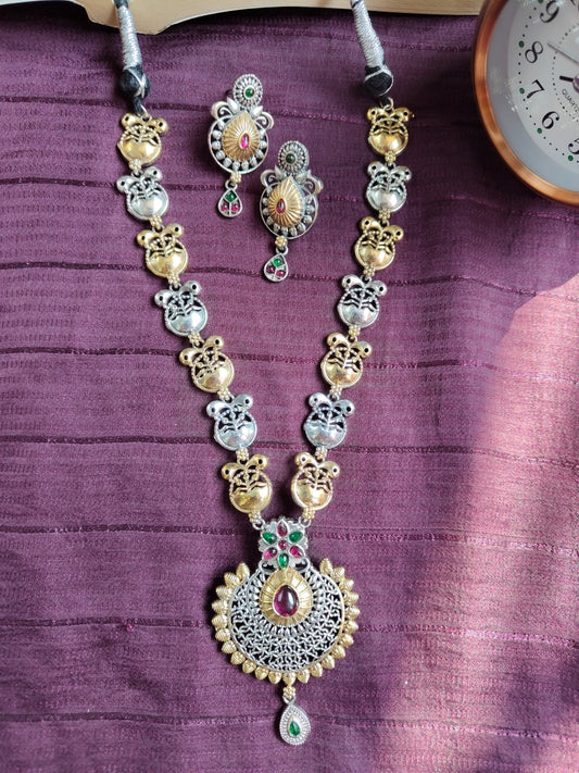 Rivitika Dual Tone Pendant Set