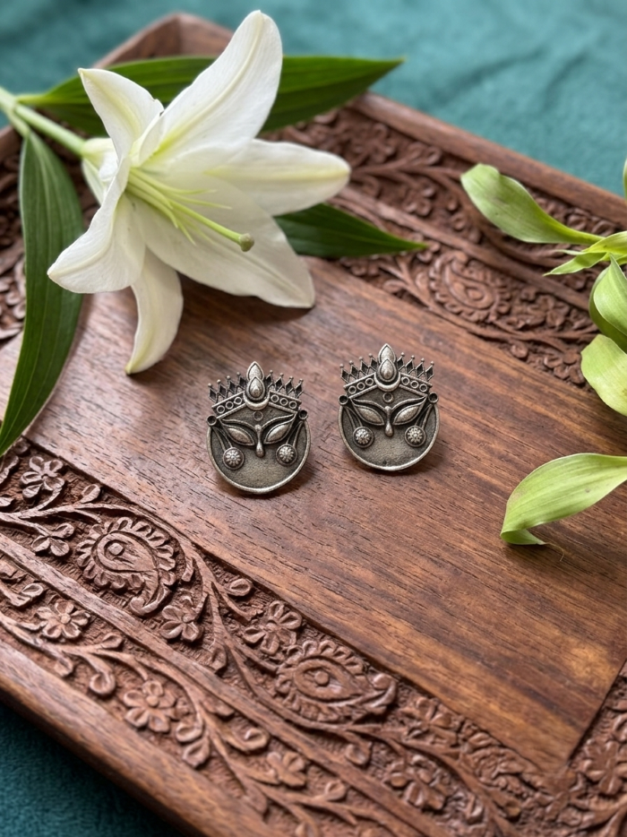 Oixidized stud earrings