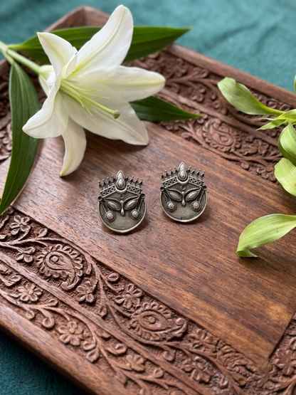 Oixidized stud earrings