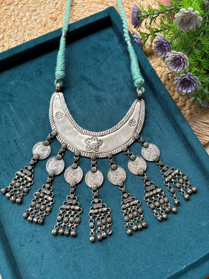 thread necklace
