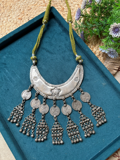 thread necklace